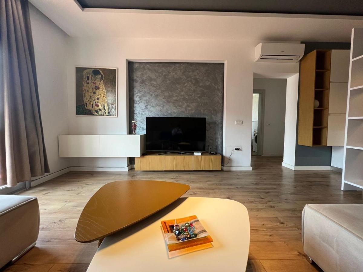 Kreilux Valona Apartment Vlore Bagian luar foto