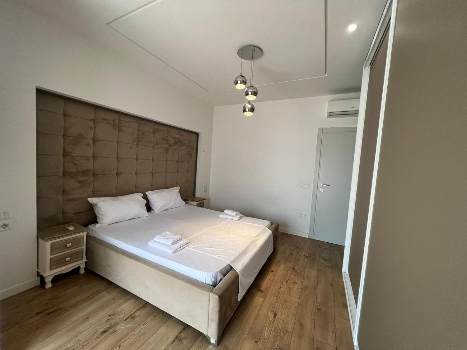 Kreilux Valona Apartment Vlore Bagian luar foto
