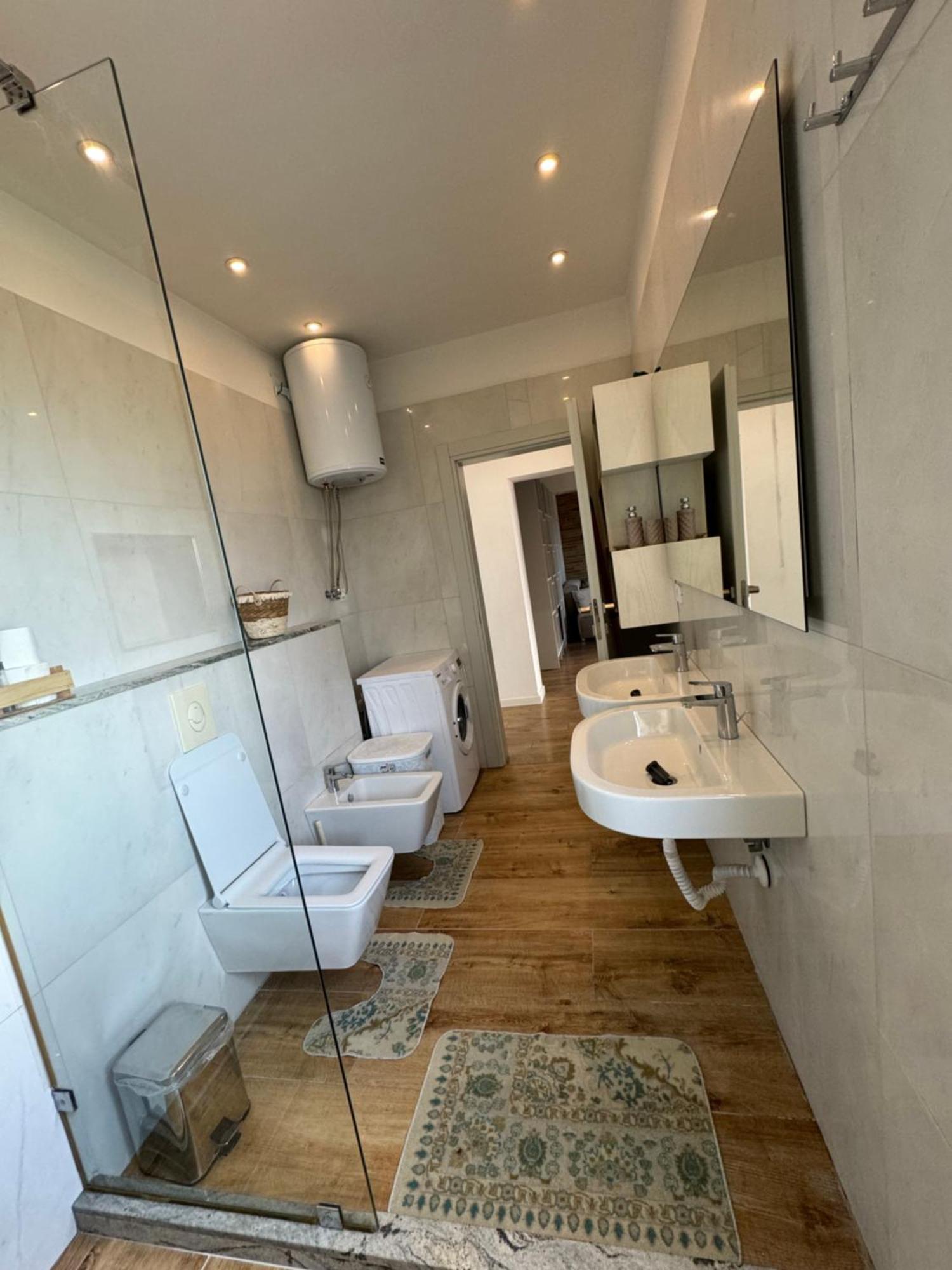 Kreilux Valona Apartment Vlore Bagian luar foto